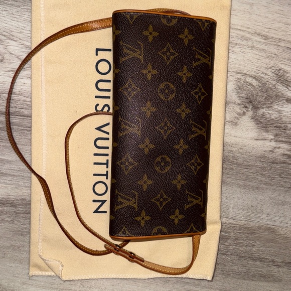 Louis Vuitton Monogram Pochette Twin GM - Picture 8 of 14